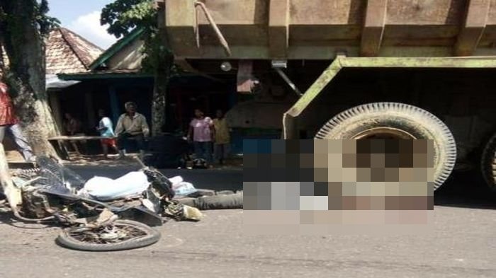 NGERI...Dilindas Truk Hino, Robiulawal Tewas dengan Kepala Hancur dan Kaki Patah