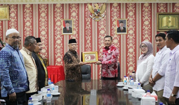 Bupati Adil Teken Kerjasama Pendidikan dengan Rektor UPI dan UNP
