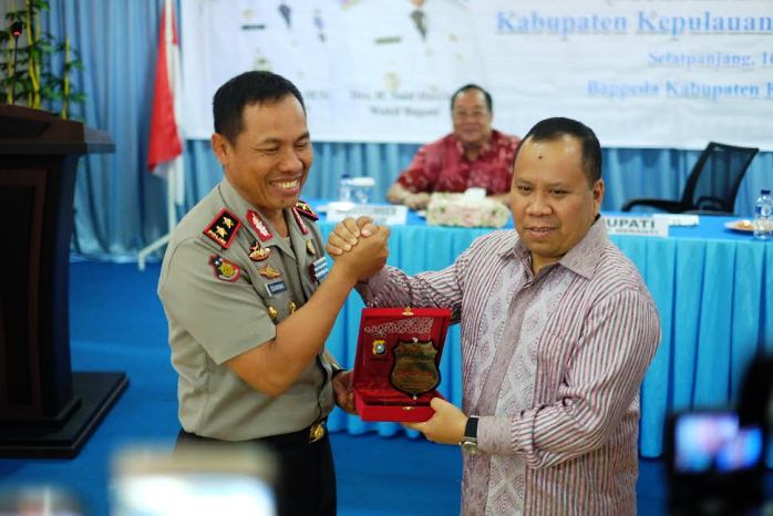 Kukuhkan Satgas Saber Pungli dan Serahkan Hibah Tanah Pembangunan Mapolres Meranti