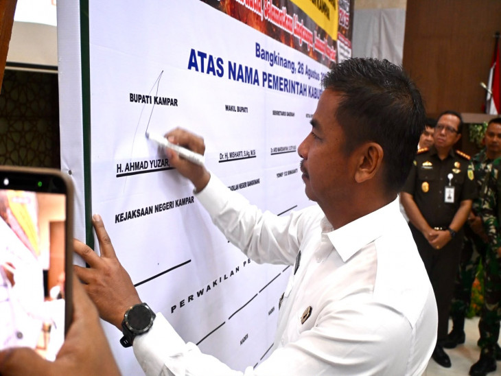 Tandatangani Maklumat Deklarasi Cegah Karhutla, Bupati Kampar Tegaskan Komitmen Bersama Terhadap Penanggulangan Kebakaran