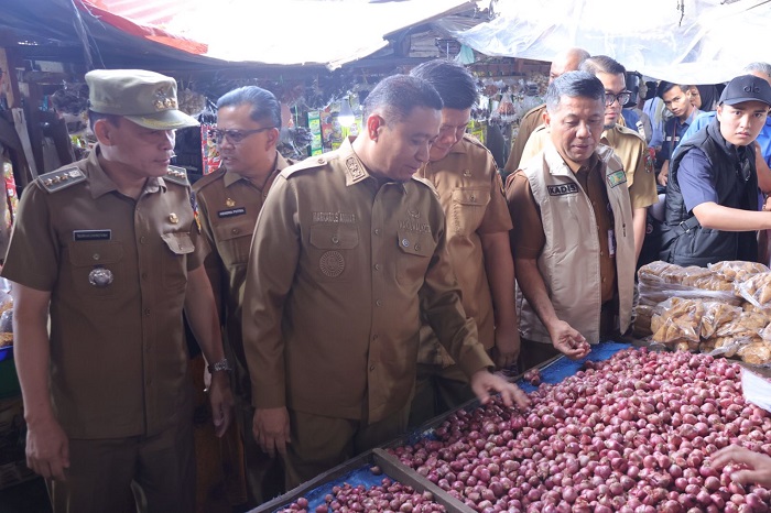 STABIL! Wakil Wali Kota Pekanbaru Pimpin Monitoring Harga Komoditas Pangan di Pasar dan Ritel