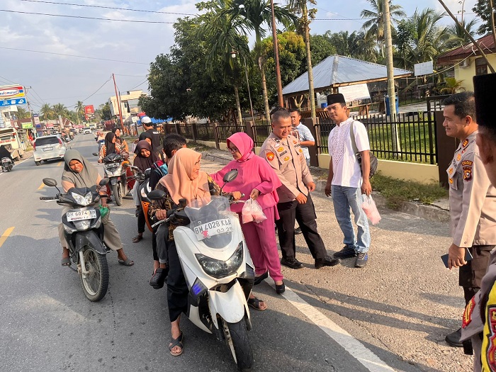 Polsek Singhil Wujudkan Kepedulian  di Bulan Ramadhan Terhadap Masyarakat