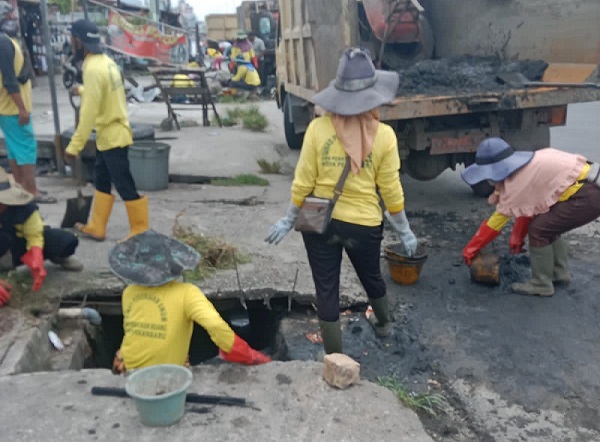 PUPR Pekanbaru Gesa Normalisasi Drainase di Jalan Soebrantas