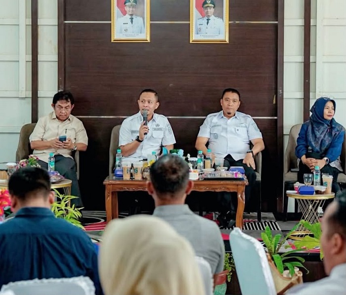 Agung Minta Semua Camat Respon Cepat Keluhan Warga
