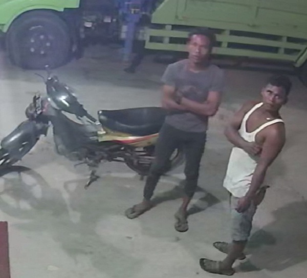 Aksi Dua Maling Motor Milik Iwan Rambo di Pelalawan Terekam CCTV PD Tuah Sekata