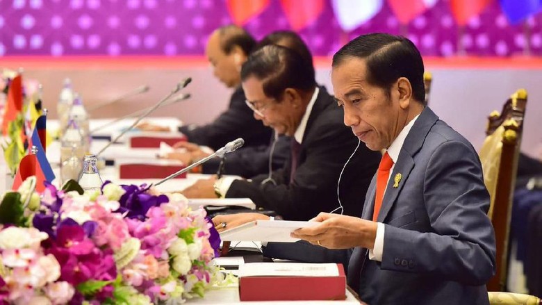 Hadiri KTT di Bangkok, Jokowi Ajak Sejumlah Gubernur Bertemu Pemimpin Negara ASEAN
