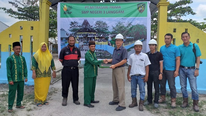 Salurkan CSR, PT Mitrasari Prima Bangun Pagar SMPN 3 Langgam