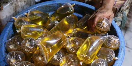 Emak-Emak Pasti Happy, Mulai Besok Harga Minyak Goreng Rp11.500 Per Liter
