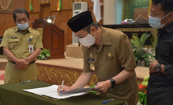 Gubernur Riau  Teken Nota Kesepakatan KUA – PPAS Perubahan APBD  Tahun Anggaran 2020