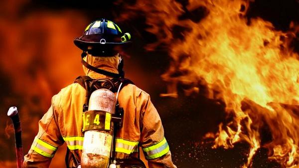 Diduga Korsleting, Dua Petak Bangunan di Sukamaju Rambah Ludes Terbakar