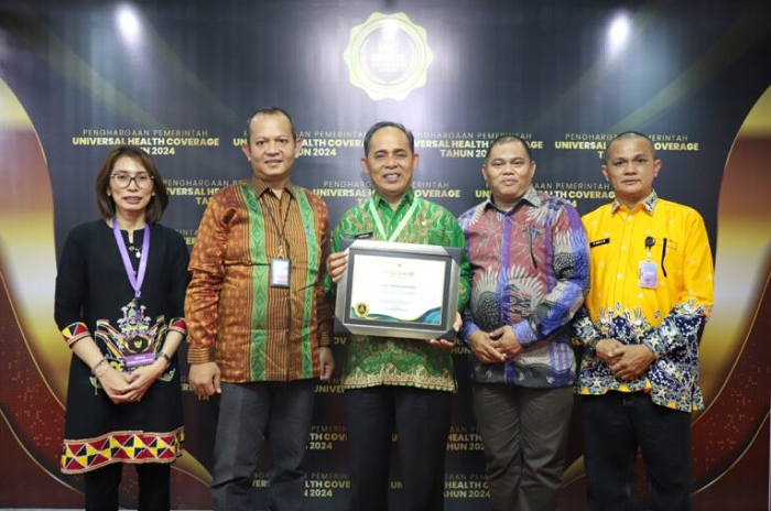 Pemkab Inhil Terima Penghargaan UHC Aword dari Wakil Presiden RI