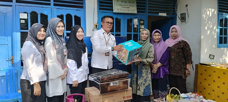 DKP Salurkan Bantuan Peralatan Pengolah Pangan Lokal untuk Kampung Pangan di Padang Bulan Senapelan