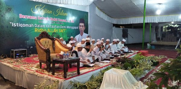 Datangkan Ustad Abdul Somad, Jamaah Kajian Islami di Kediaman Ketua DPRD Inhil Membludak 