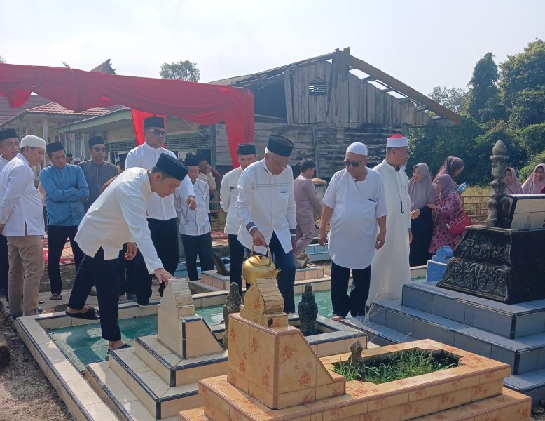 Bupati Zukri Ziarah Kubur dan Sambut Ramadan 1447 H di Kuala Terusan