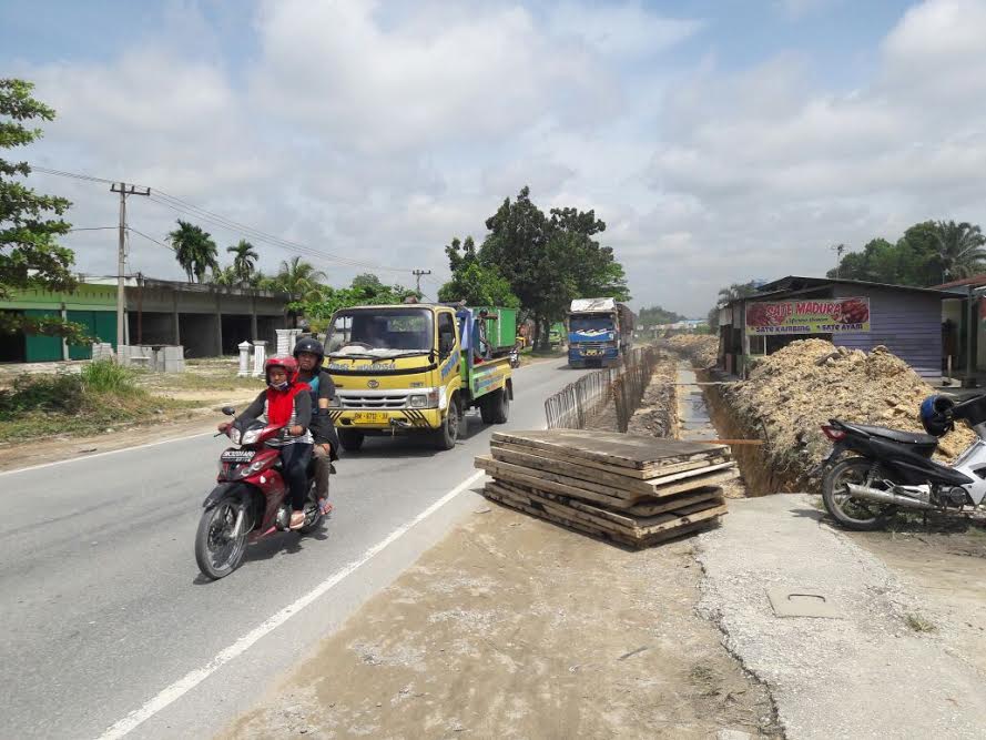 Pembangunan Drainase Jalan Siak II Rumbai Tak Sesuai DMJ