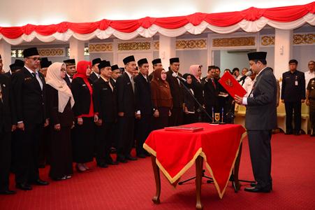 Ahmad Hijazi Lantik Pejabat Administrator di Lingkungan Pemprov Riau