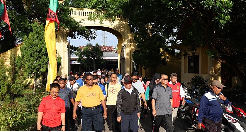 Warga Siak Jalan Santai Menyemarakkan HUT Ke-25