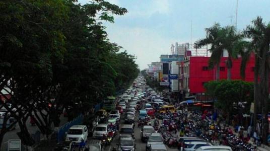 Jelang Lebaran, Jalan-jalan di Pekanbaru Macet Total