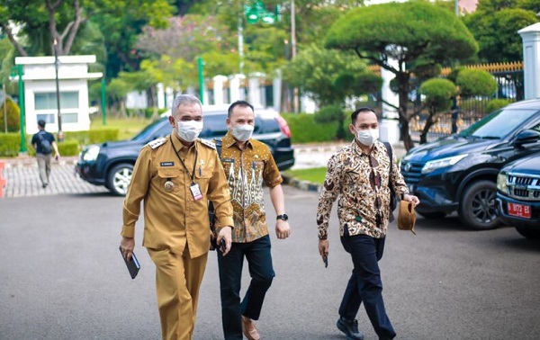 Penjabat Bupati Kampar Kamsol  Hadiri Rapat dengan Presiden Joko Widodo, Ini Beberapa Pesan Pentingnya...