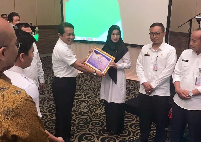 Terima Penghargaan, Pelalawan Terbaik Pertama dalam Capaian Realisasi Investasi Besar 2017-2019