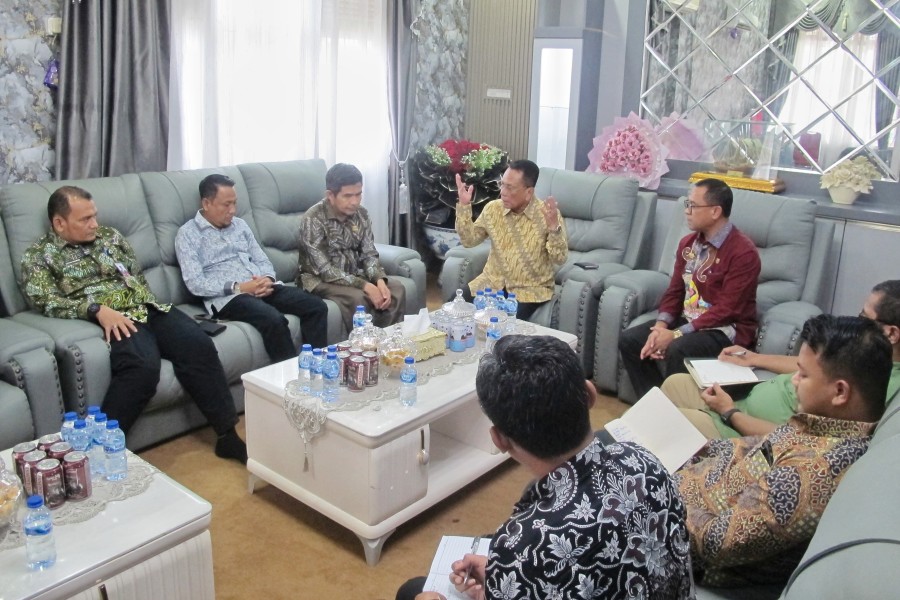 Gelar Rapat Darurat, Bupati Rohil Siapkan RUPS untuk Benahi Manajemen PT SPRH