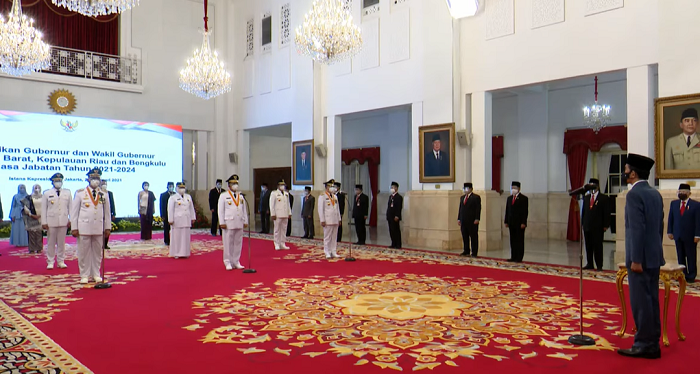 Presiden Jokowi Lantik Gubernur Sumbar, Kepulauan Riau dan Bengkulu di Istana Negara