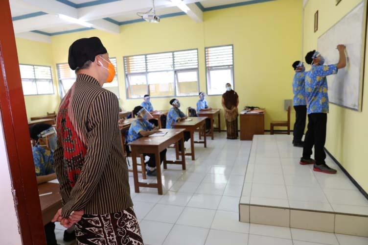 Saat Sekolah Jadi Klaster Covid-19, Ganjar Pranowo : Tutup, Wes Ora Usah Kesuwen Pokoke