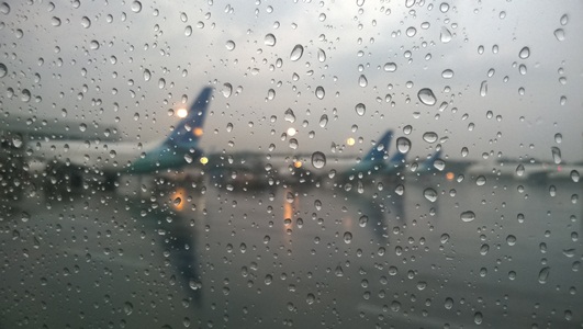 Hujan Badai, Lion dan Garuda Indonesia Alihkan Penerbangan dari Padang ke Pekanbaru