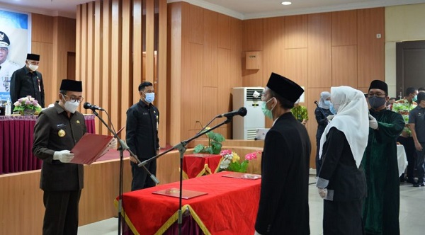Gubernur Riau Lantik 75 Kepala Sekolah SMA/SMK/SLB Negeri se-Provinsi Riau