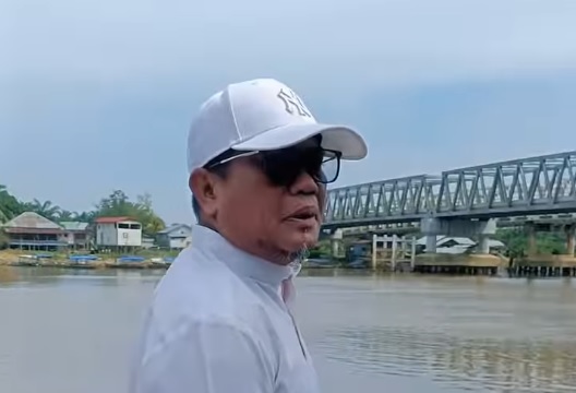 Bupati Pelalawan Tinjau Warga Terdampak Aberasi di Bataran Sungai Kampar Sering