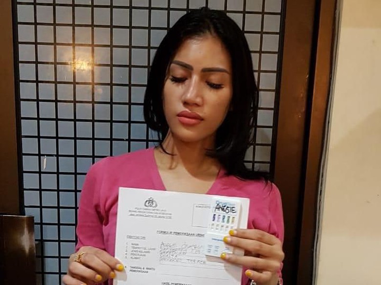 Karena Sudah Ganti Kelamin, Artis Reva Alexa Akhirnya Ditahan di Sel Perempuan karena Narkoba
