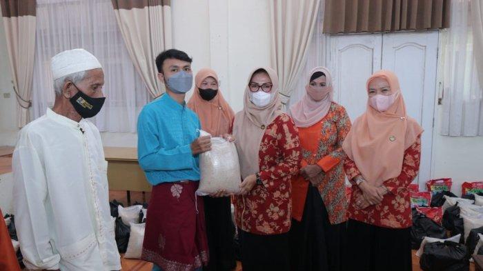 DWP Siak Peduli  Santuni Warga dengan Alokasi 75 Paket Sembako