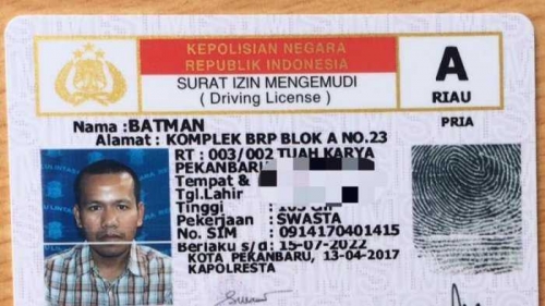 Kocak... Batman Urus Perpanjang SIM, Petugas Polresta Pekanbaru Kaget