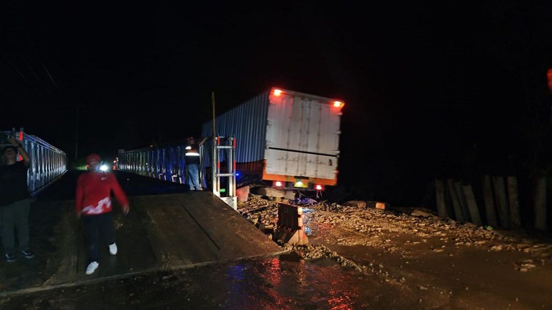 Longsor Lagi, Jalan Lintas Riau - Sumbar Buka Tutup Lagi...