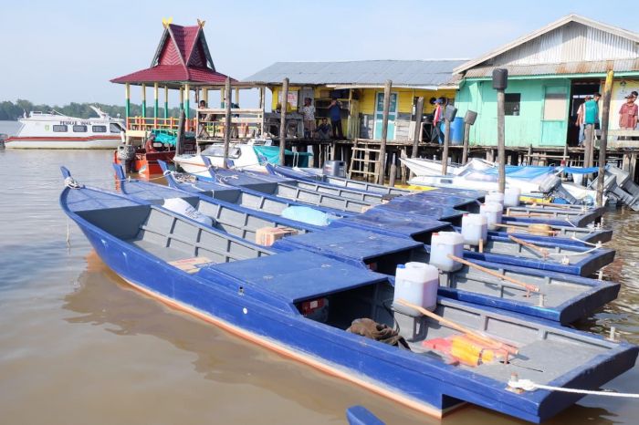 12 KUB Nelayan di Inhil Terima Bantuan Kapal Pompong dan Alat Tangkap