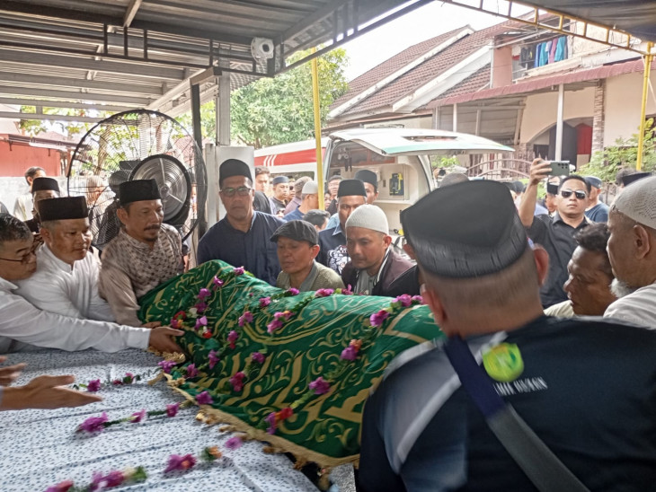 Sekdaprov Riau Lepas Jenazah Sekjen PWI Pusat Zulmansyah Sekedang