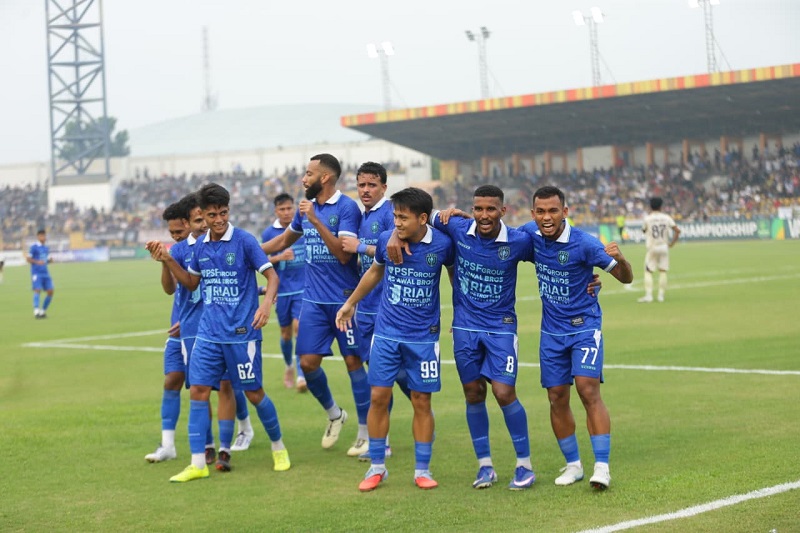 Pesta Gol, PSPS Gasak Persiku 4-1