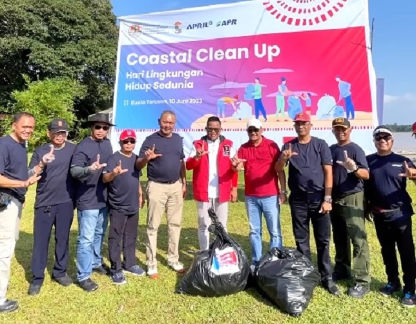 RAPP dan Pemkab Pelalawan Aksi  Pembersihan Sampah Plastik di Kampung Wisata Kuala Terusan