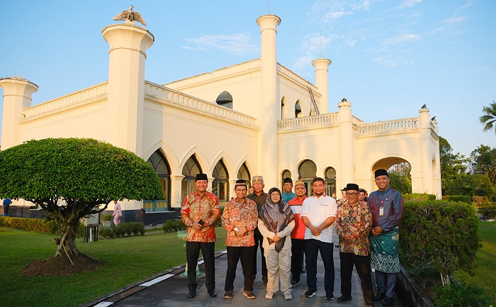 Dibawa Keliling Siak,  Afni Ajukan Beberapa Proposal  Dukungan Pariwisata pada Hendry Munief