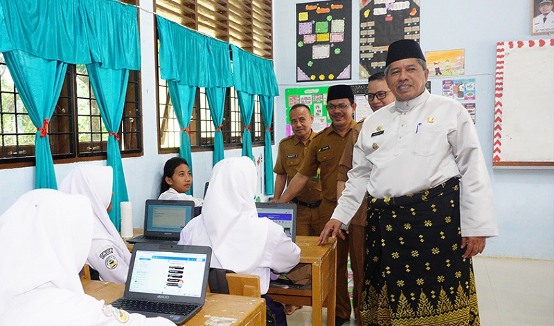 HEBAT! Ribuan Pelajar SMP di Siak Belajar Melalui Chromebook Belajar.id