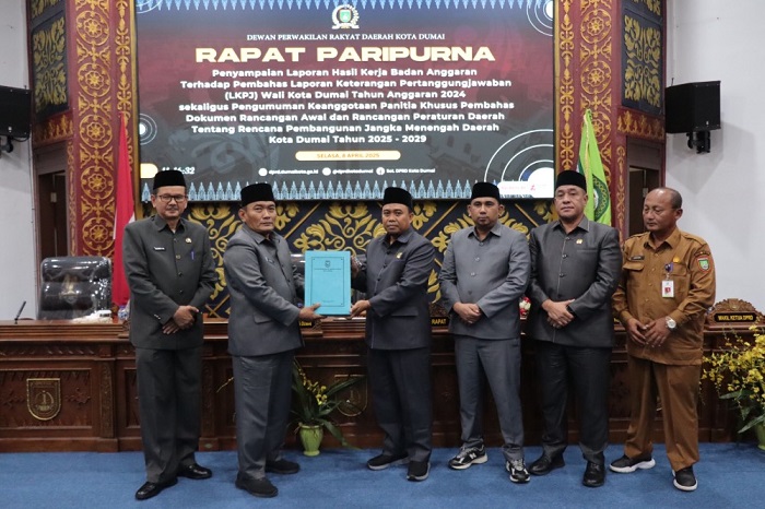 DPRD Sampaikan Laporan Hasil Kerja Banggar atas  LKPJ Pemkot Dumai 2024