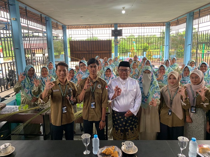 Mahasiswa Kukerta Unri dan TP-PKK Desa Kelebuk Gelar Pelatihan Keterampilan Berbasis Potensi Lokal