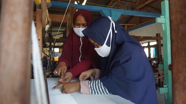 Melihat Kerajinan Tenun Siak Berbahan Viscose, Kain Ramah Lingkungan