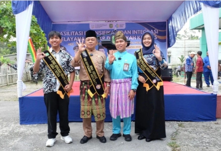 Bupati Asmar Dikukuhkan sebagai Bapak Asuh Anak Stunting dan Ayah Genre Meranti 2025