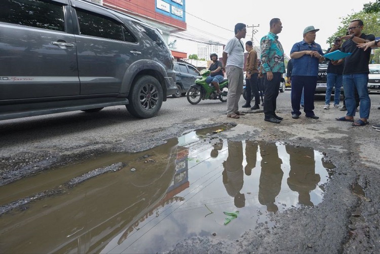 Sebagai Wajah Provinsi Riau,  SF Hariyanto Prihatin Kondisi Kerusakan Jalan di Kota Pekanbaru
