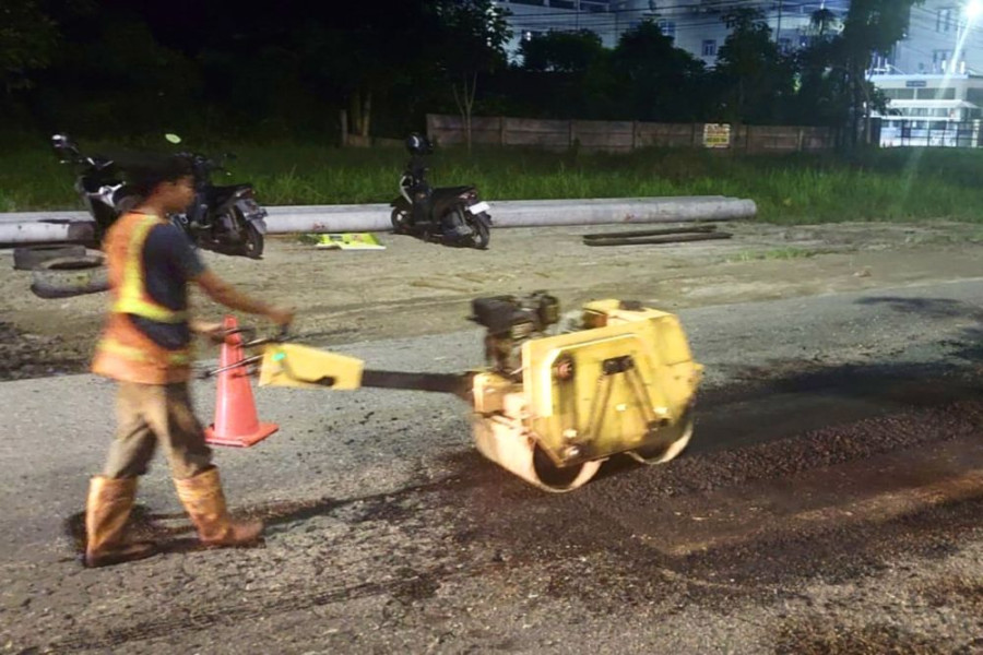 Jalan Soekarno-Hatta Pekanbaru Berlubang, Kepala UPT 1 Dinas PUPR Khairil Anwar Lakukan Hal Ini