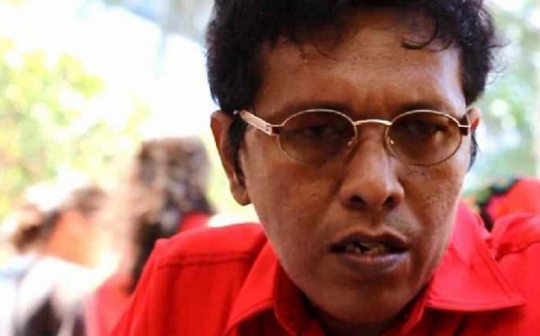 Kolaps di Atas Pesawat ke Palangkaraya, Adian Napitupulu Dilarikan ke Rumah Sakit