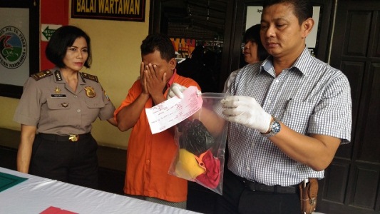 Ha..Ha..Ha...Lupa Pakai Celana Dalam, Aksi Penjahat Kelamin Ini Terbongkar oleh Ibu Nindi