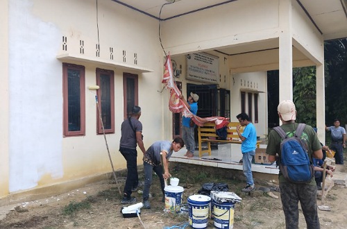 Karyawan RAPP Estate Ukui  Gotong Royong  Bersama Masyarakat Desa Kesuma