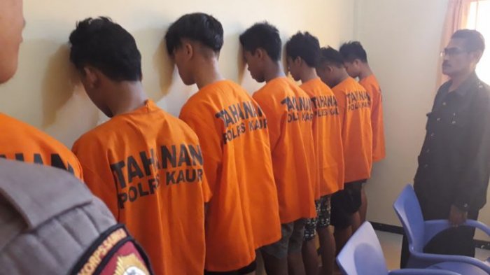SUNGGUH KEJI...ABG Cantik Digenjot Bergiliran di Kamar Kos dari Malam sampai Pagi, 7 Pelajar Ini Pelakunya